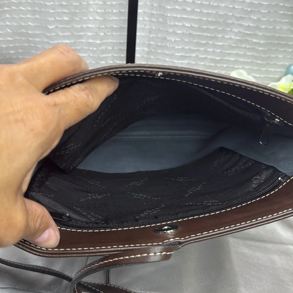 (E4) Frederic T of Paris brown leather shoulder bag